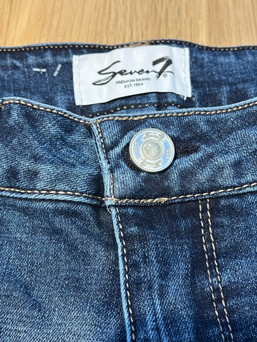 Seven7 High Rise Weekend Shorts Size 6 Dark Wash 4” Inseam Stretch Denim - Picture 6 of 15